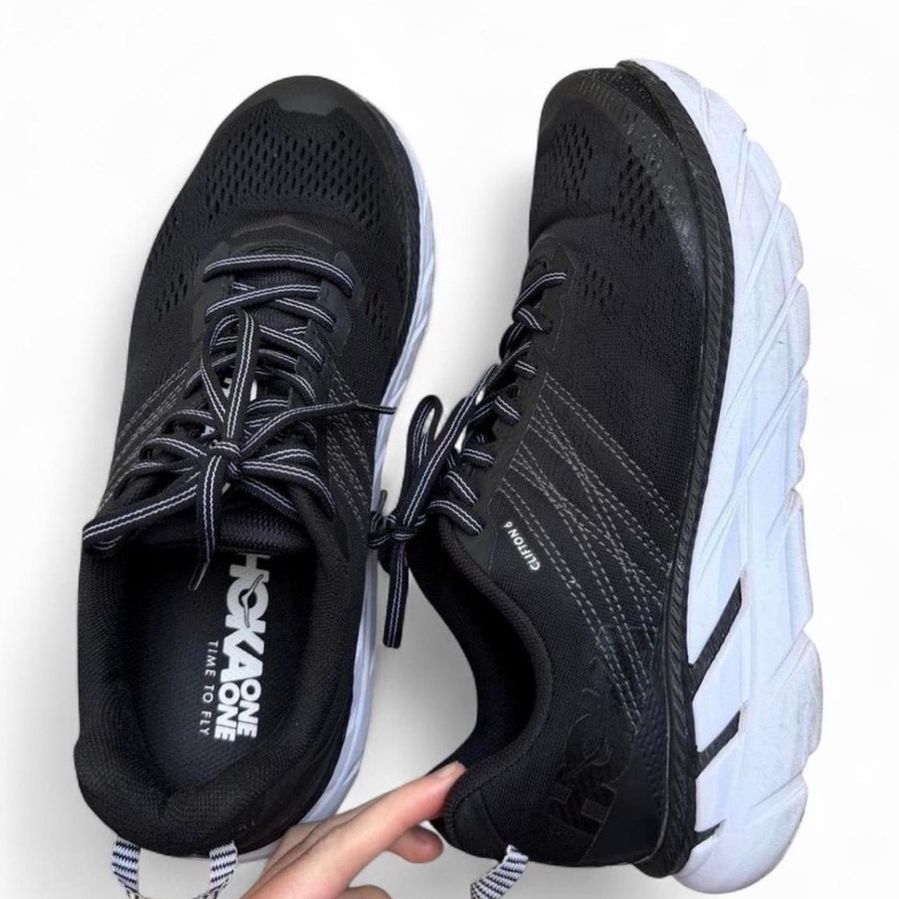 HOKA Clifton’s size 8.5 Women’s in Wide